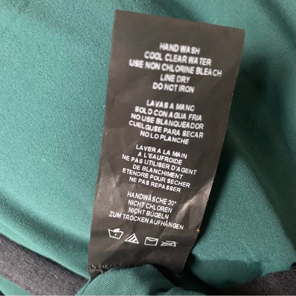 New NWT Amoressa by Miraclesuit Oil Slick Getty One-Piece Swimsuit Forest Green - Picture 16 of 17